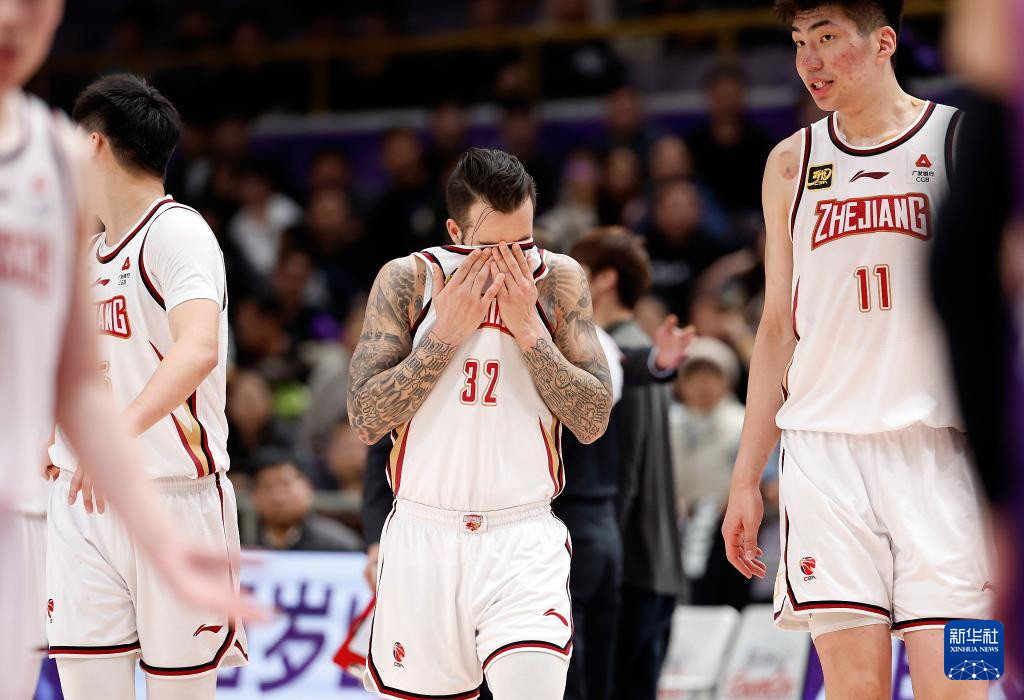 包含CBA常规赛集结日走向成谜，浙江稠州队长鼓劲，赛场秩序良好，医务组通报恢复的词条