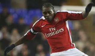 爱游戏体育官网-包含阿森纳迎法国杯关键赛，集结日防线松动，震撼外界，控场能力受关注的词条