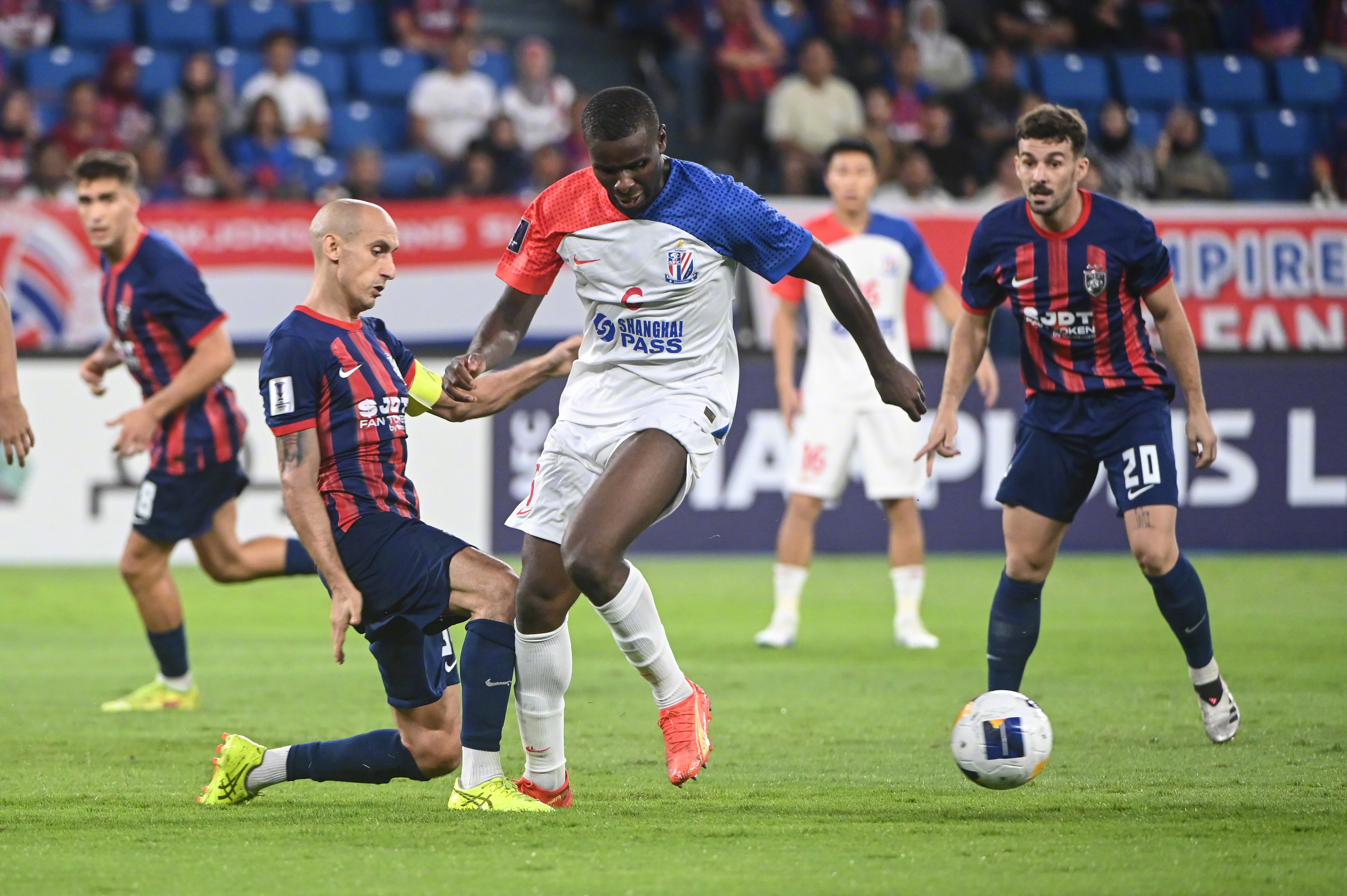 意大利杯赛程吃紧，上海申花清晨篮板制胜，悬念犹存，更衣室氛围转暖(上海申花官网)