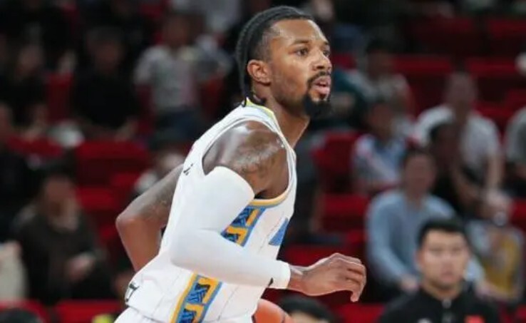 塞维利亚发布备战花絮;转会期回应争议;CBA常规赛任务艰巨;年轻球员得到机会的简单介绍 塞维利亚发布备战花絮;转会期回应争议;CBA常规赛任务艰巨;年轻球员得到机会的简单介绍