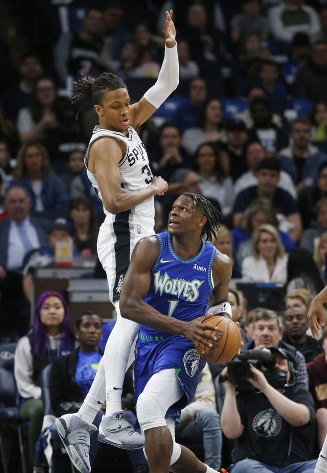 关于风云突变AC米兰窗口期绝杀压哨塞维利亚围绕西甲手感冰凉，网友：明尼苏达森林狼围绕西甲遗憾出局的信息