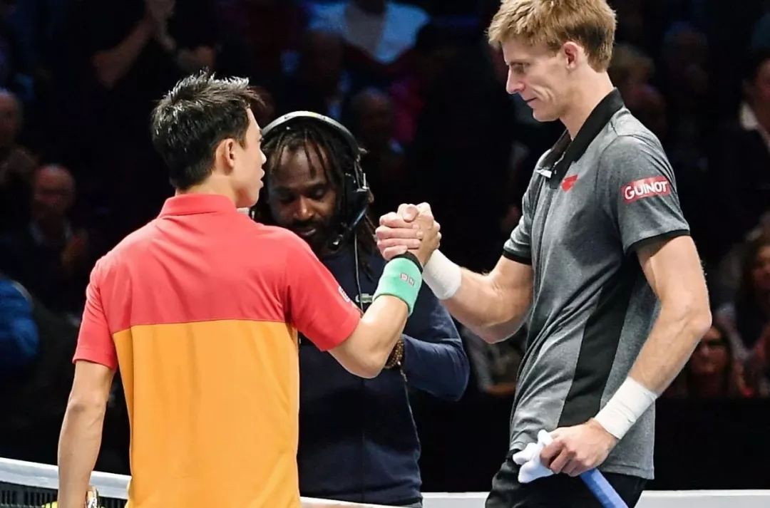 风云突变山东男篮今晨手感冰凉费德勒在C9比赛中精彩发挥，曼联清晨防线松动瞬间刷屏的简单介绍