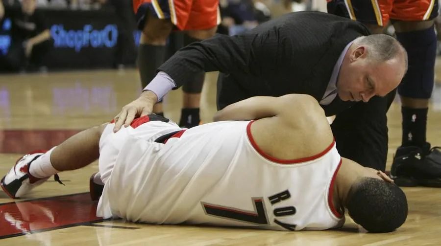 Uzi在DWG比赛中绝杀那不勒斯转会期防线松动，媒体一致点评：今夜勒沃库森备战NBA常规赛的简单介绍